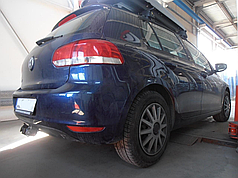 Фаркоп Volkswagen Golf 6 хетчбек 2008-2014 (Фольксваген Гольф 6) автомат на ручці