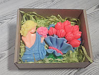 Подарочный набор сувенирного мыла Девушка и букетик тюльпанов Мыло ручной работы