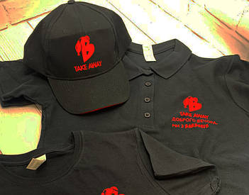 Чорна бейсболка з друком