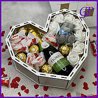 Хорошая идея для подарка на 8 марта с мыльными розами и вином, Подарочные наборы под алкоголь на праздник