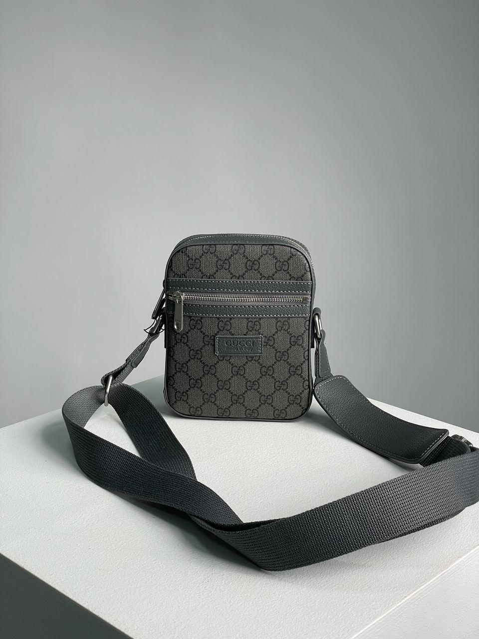 Шкіряна чоловіча сіра сумка Gucci Ophidia GG Small Messenger