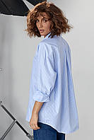 Удлиненная женская рубашка в полоску голубая