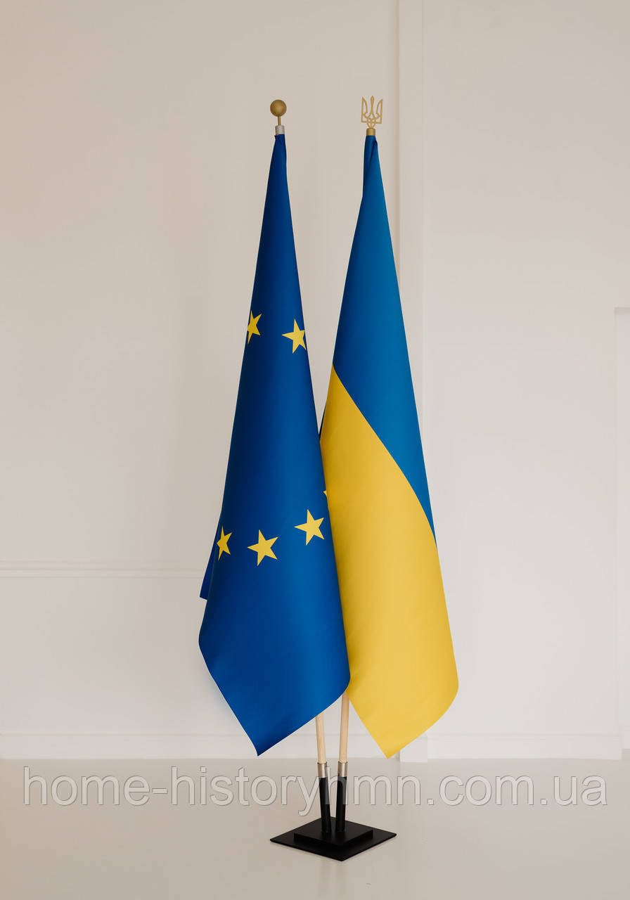 Набір для двох прапорів, тримач, прапор України та ЄС атлас королівський, держак 2.5 м, наконечник Тризуб Куля