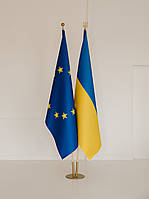 Набір для двох прапорів, підставка кругла, прапор України та ЄС атлас, держак 2.5 м, наконечник Тризуб Куля