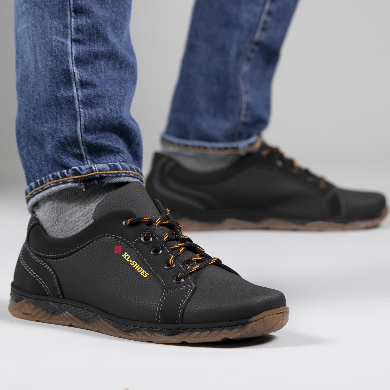 Кросівки чоловічі з прошитою підошвою чорні