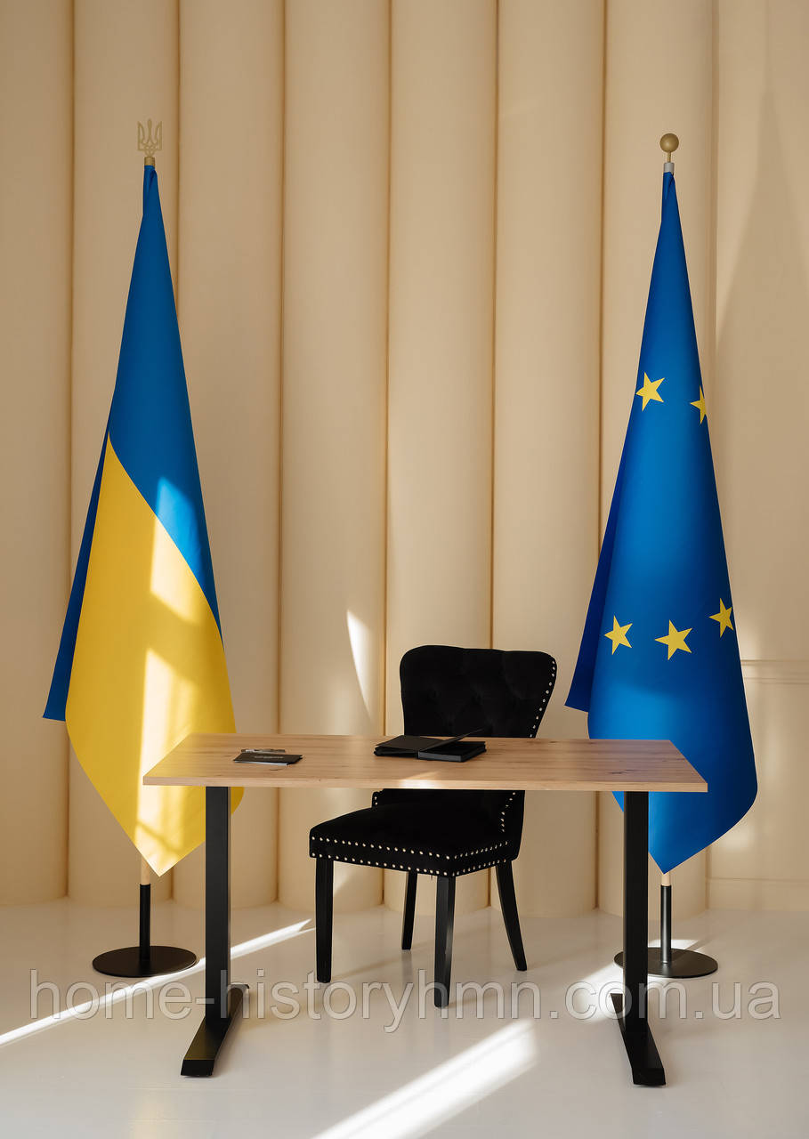 Набір для двох прапорів Україна ЄС, атласний прапор, тримач круглий, держак 2.5 м, наконечник Тризуб Куля