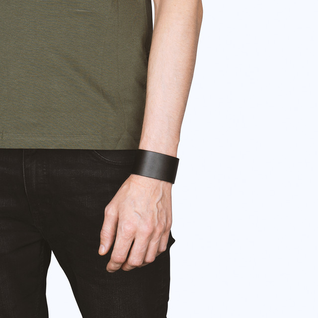 Браслет на руку шкіряний чорний широкий Браслет на руку шкіряний чорний широкий