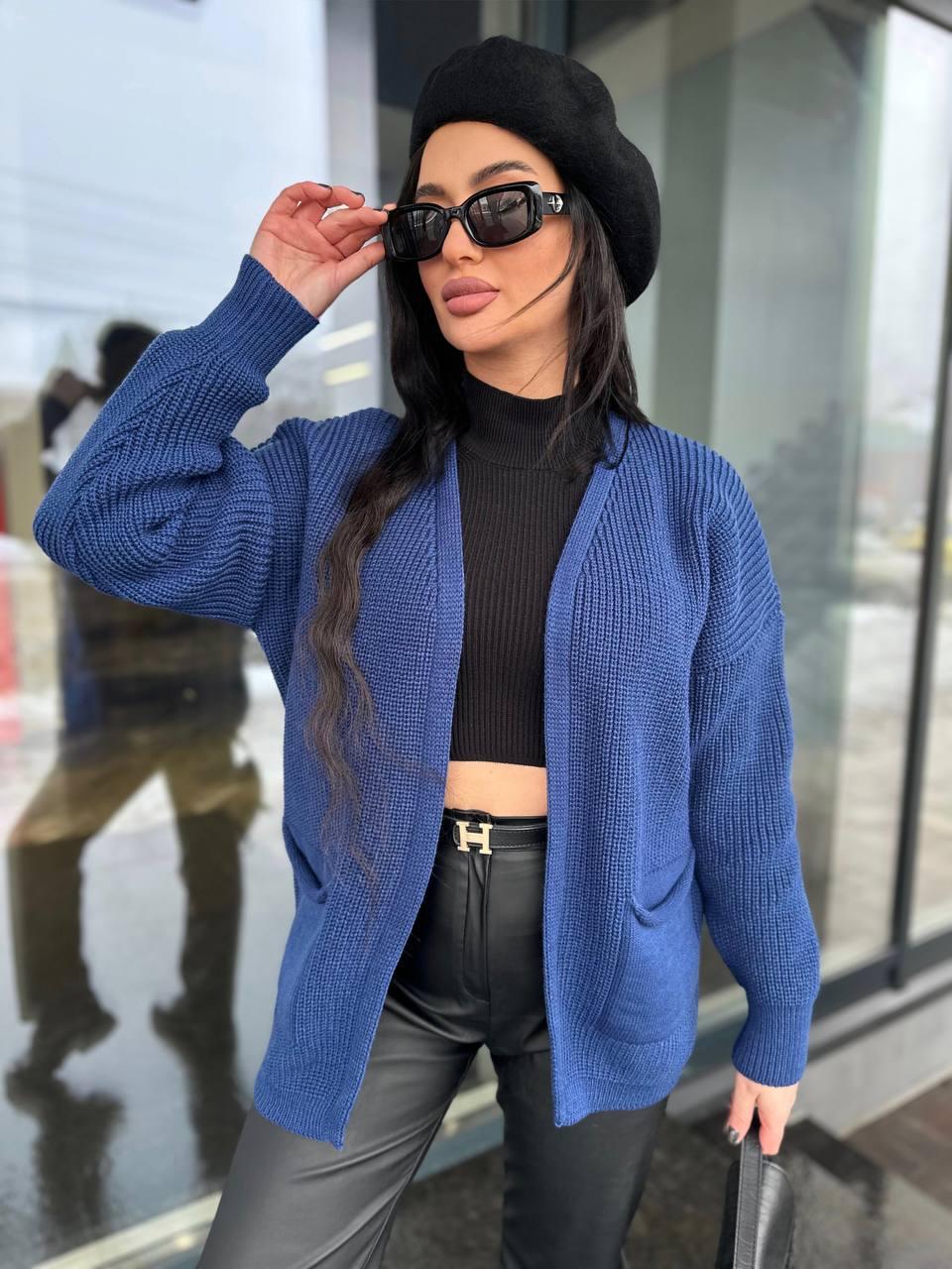 Стильний в'язаний кардиган машинний в'язки з кишенями