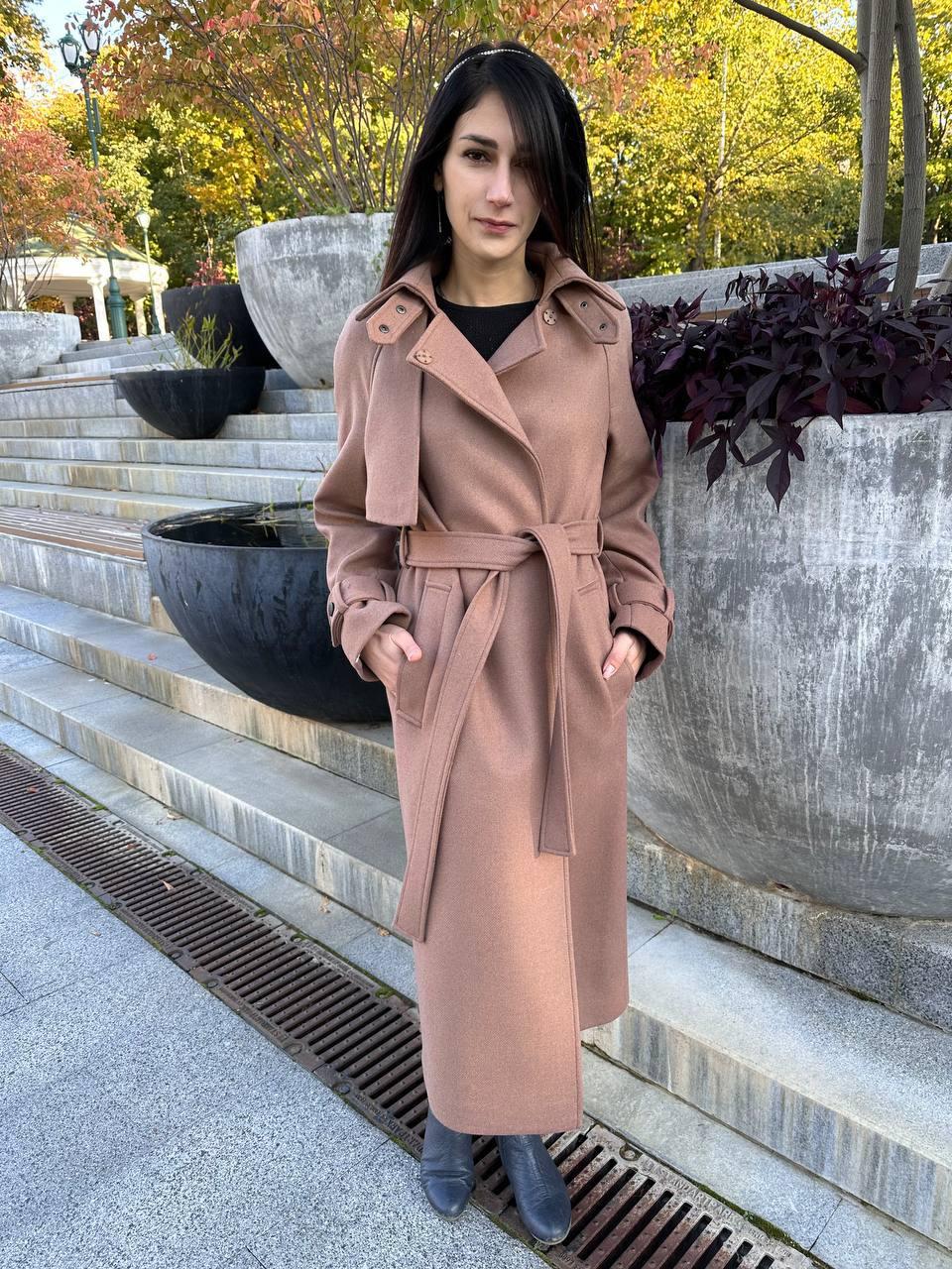 Жіноче утеплене довге пальто тренч з патами, поясом, шліцом, пелериною, осінь, єврозима, фото 1