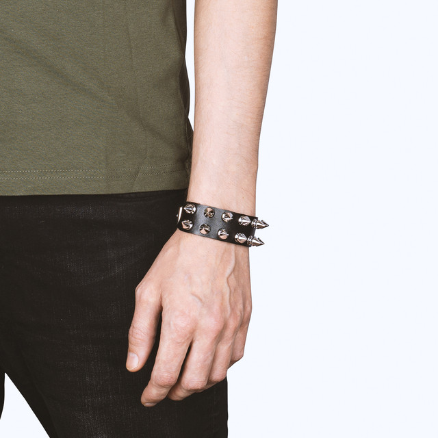 Браслет на руку шкіряний чорний з металевими шипами Браслет на руку шкіряний чорний з металевими шипами