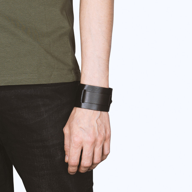 Браслет на руку шкіряний чорний широкий