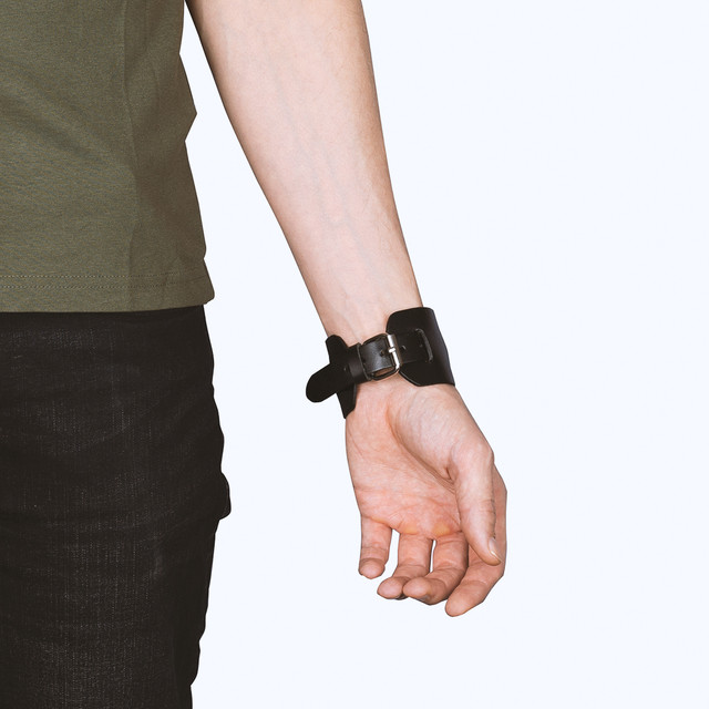 Браслет на руку шкіряний чорний широкий