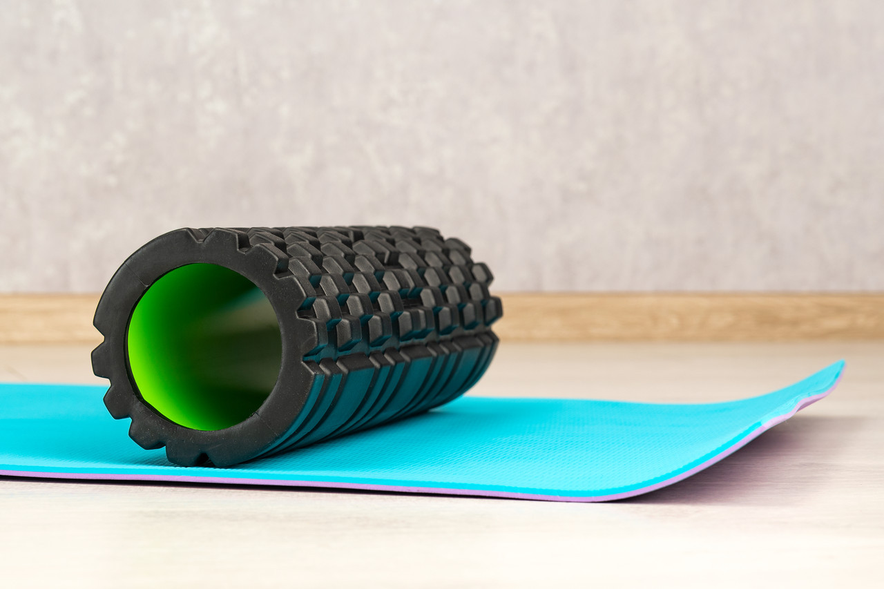 Масажний ролик (роллер) Power System PS-4050 Fitness Foam Roller Black/Green (33x15см.) - фото 8 - id-p2117535164