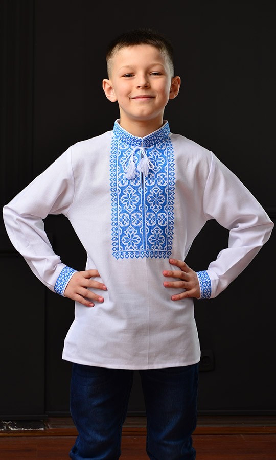 Вишиванка дитяча з бавовни для хлопчика із синім орнаментом. Українська вишиванка з довгим рукавом