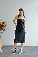 Черное приталенное платье на длинных тонких бретелях из эко-кожи длины ниже колена