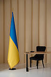 Набір для одного прапора, атласний прапор України 140х200 см, тримач для підлоги, держак 2.5 м, наконечник "Тризуб", фото 2