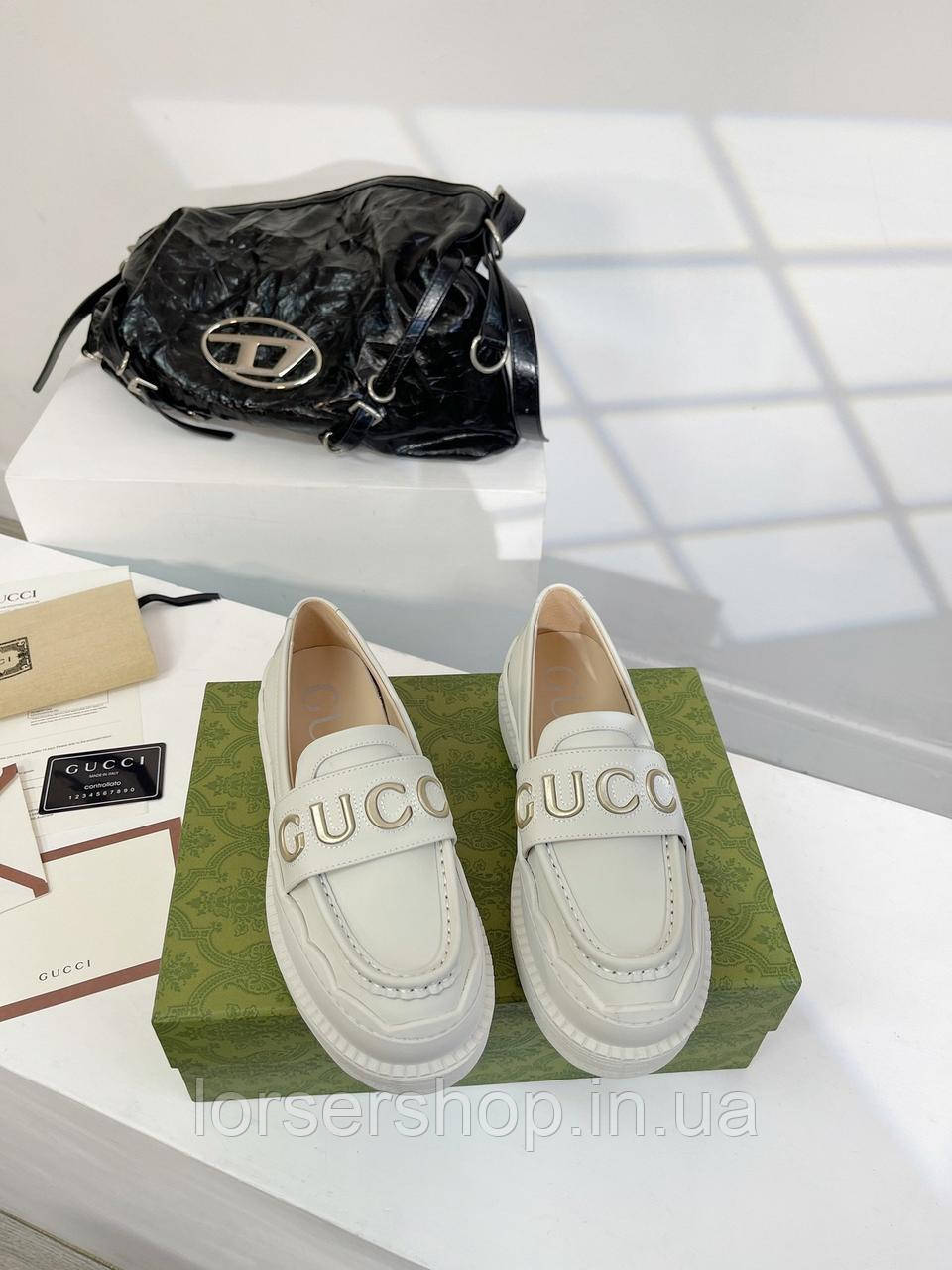 Кожаные туфли Gucci на фигурной подошве с надписью логотипа спереди, new 2024 - фото 2 - id-p2117920833