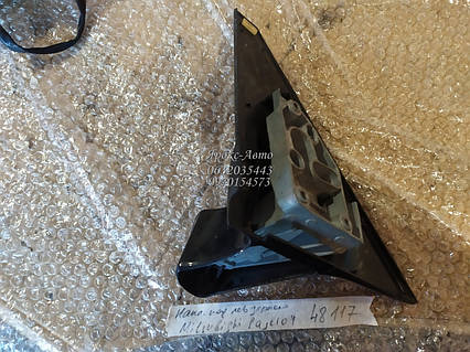 Накладка під ліве дзеркало Mitsubishi Pajero 4 000048117