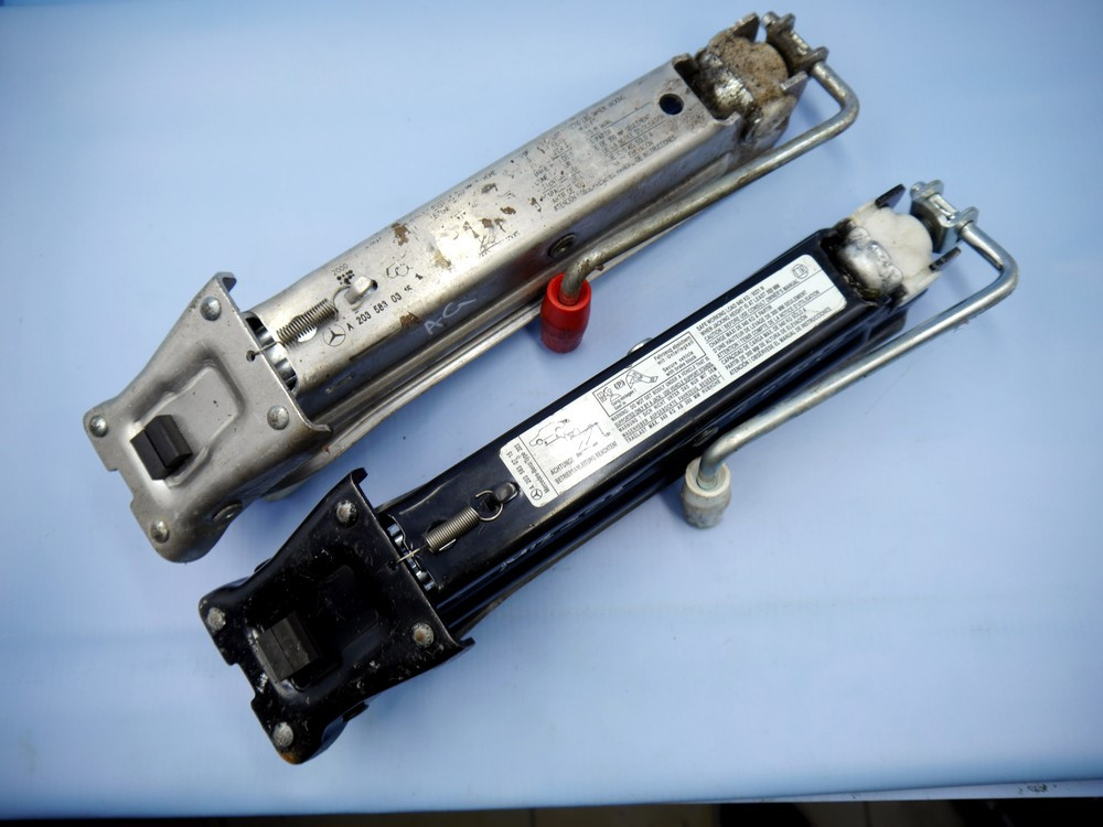 Домкрат   Mercedes Benz C-Class W203  (2000-2007)  A2035830715, фото 1