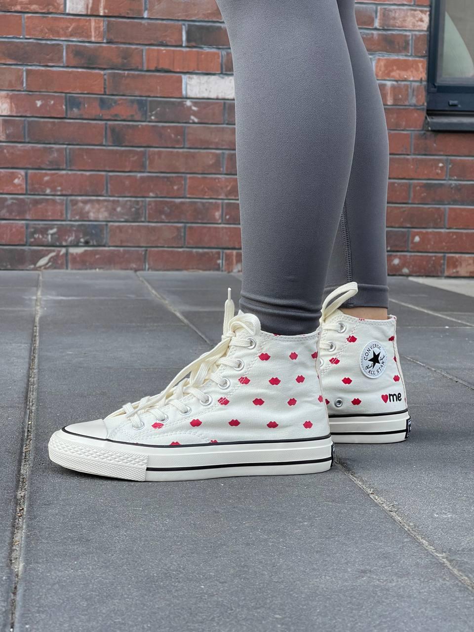 Жіночі кеди Converse Chuck 70 Embroidered Lips високі білі текстиль Кросівки Конверс