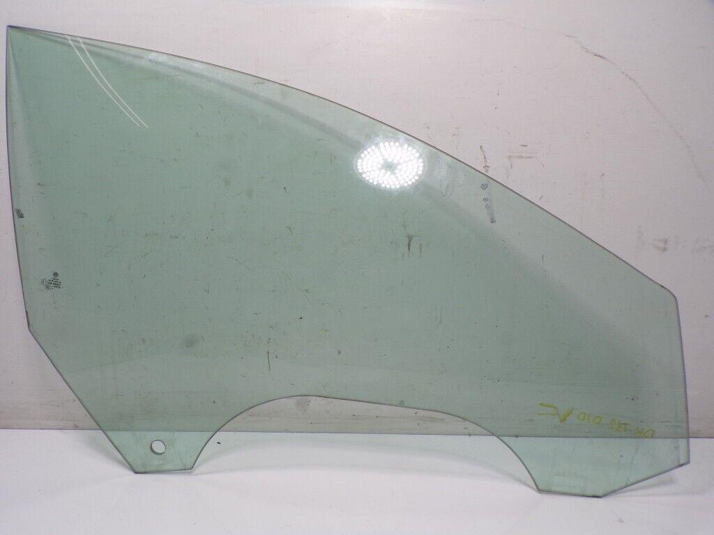 Переднє праве скло volkswagen passat cc