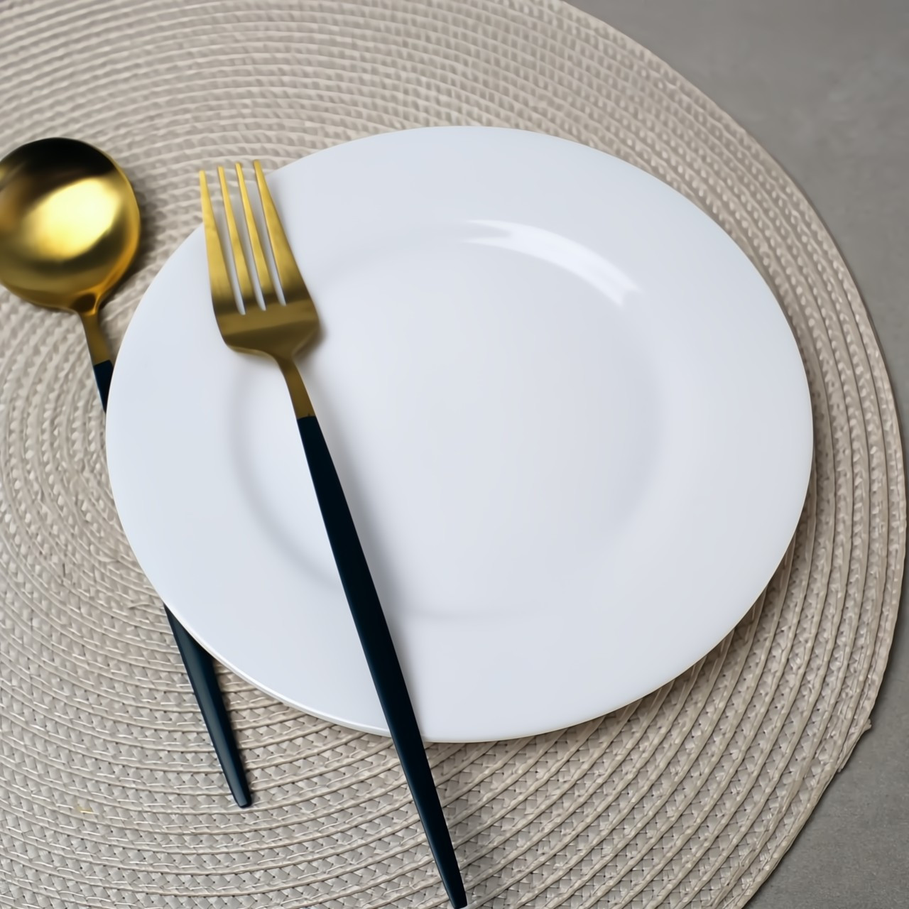 Тарілка десертна з білої склокераміки Luminarc Everyday 190 мм (G0565)