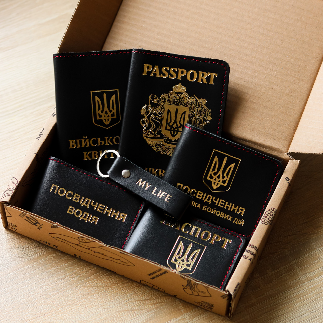 Шкіряний набір "Обкладинки на паспорт+великий герб,Passport,посвідчення офіцера,УБД" чорний з позолотою,червона нитка.