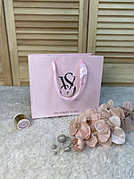 Подарочный бумажный пакет M VS розовый с серебристыми буквами виктория сикрет victoria secret