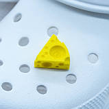 Джибітси на крокси з сиром Jibbitz Сheese / Прикраси значки на взуття, 2шт. різні кольори, фото 2