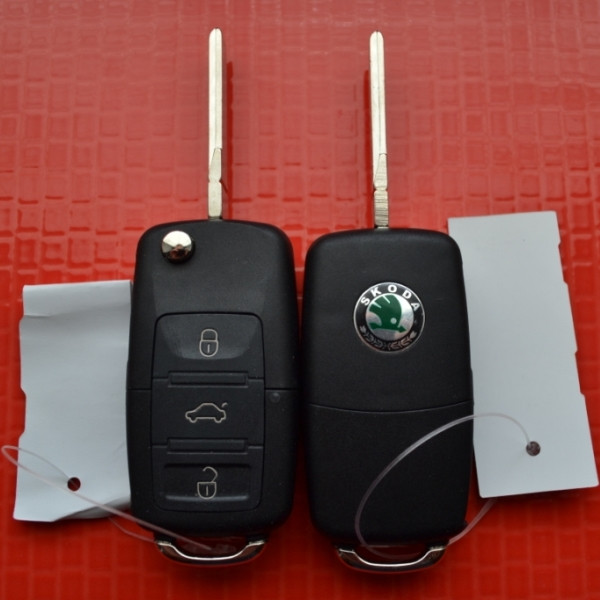 Kлюч Skoda корпус викидний 3 кнопки гарної якості без електроніки