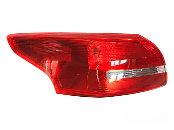 Ліхтар Ford Focus mk3 2015-2018 зовнішній лівий Седан галоген F1EZ-13405-B