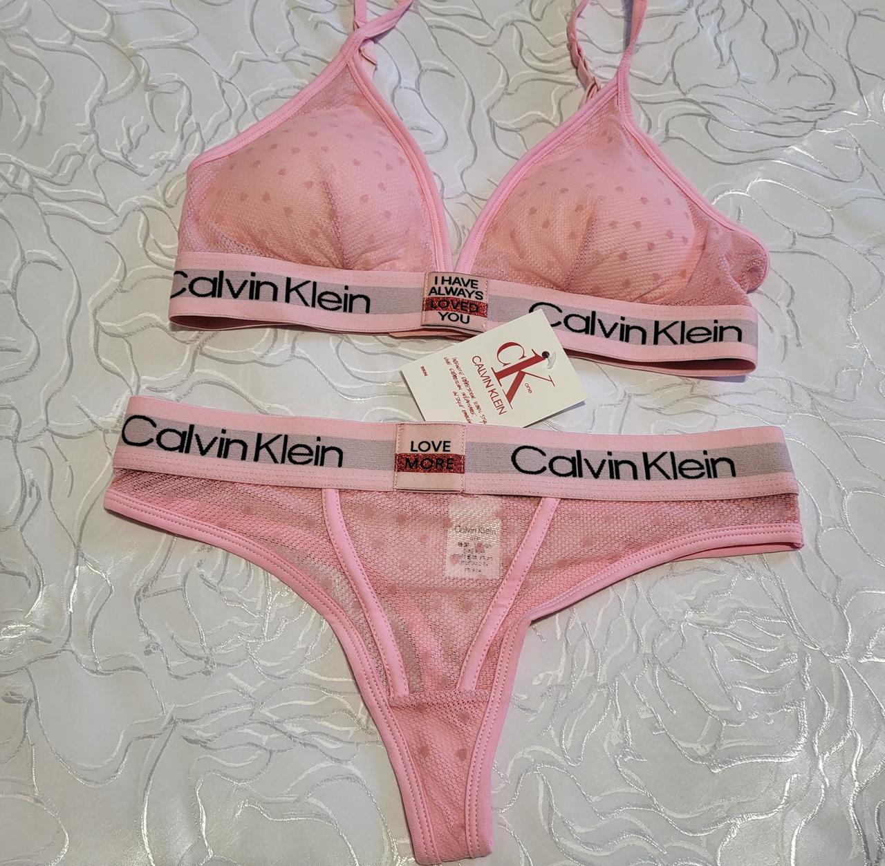Жіночий комплект Calvin Klein: топ і стрінги