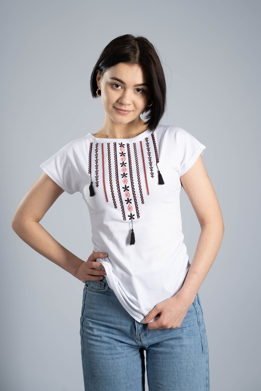 Класична біла жіноча футболка із українським орнаментом «Намисто»