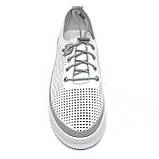 Жіночі шкіряні кеди білого кольору на шнурівці з перфорацією MIDA 230574(751) розмір 36, фото 3