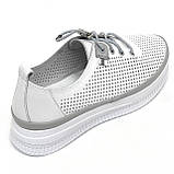 Жіночі шкіряні кеди білого кольору на шнурівці з перфорацією MIDA 230574(751) розмір 36, фото 7