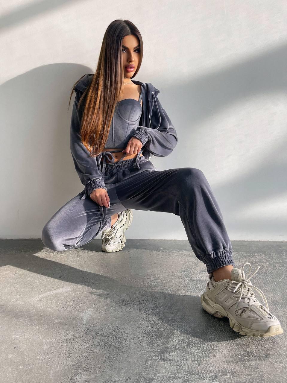 Велюровий спортивний костюм-трійка з корсетом укороченою мастеркою і штанами джогерами (р. 42, 44) 66so2039Е, фото 1
