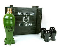 Бойовий резерв пляшка і склянки в дерев&#x27,яному ящику (подарок мужчине