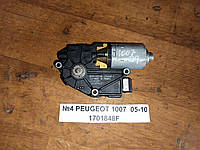№4 Моторчик люка 1701848F для Peugeot 1007 05-10
