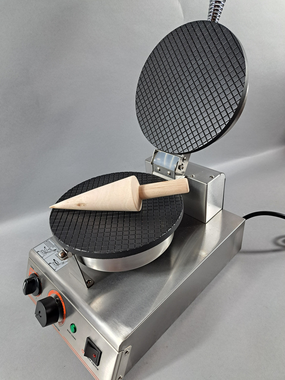 Вафельниця EWT INOX TRWB01
