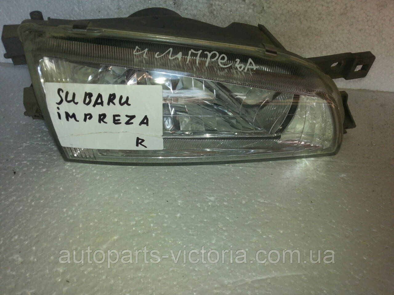 Фара права БУ на Subaru Impreza 1997-2000 84001-FA220
