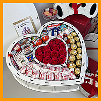 Унікальні та незвичайні подарунки подарунковий набір Серце Love 1050, подарунковий бокс із цукерками для жінок
