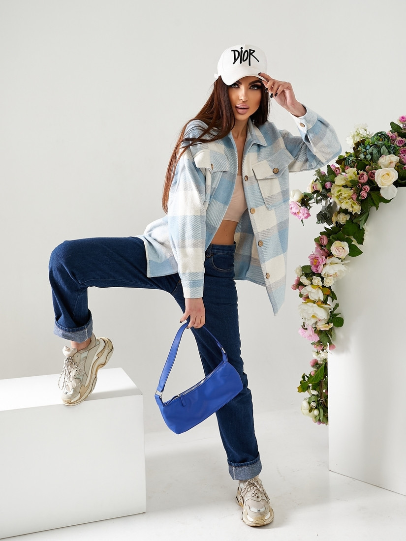 Жіноча тепла модна сорочка в карту блакитного кольору