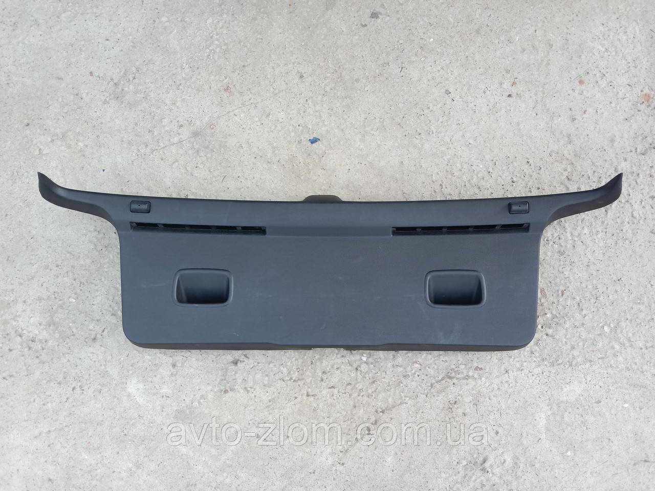 Обшивка кришки багажника Volkswagen Golf 4 Гольф 4 . Хетчбек. 1J6867601.