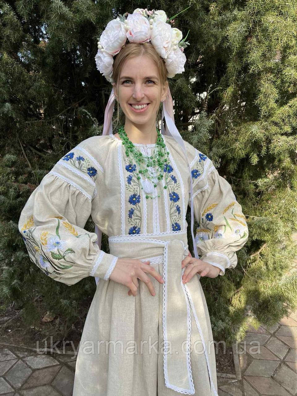 лляна довга вишита сукня