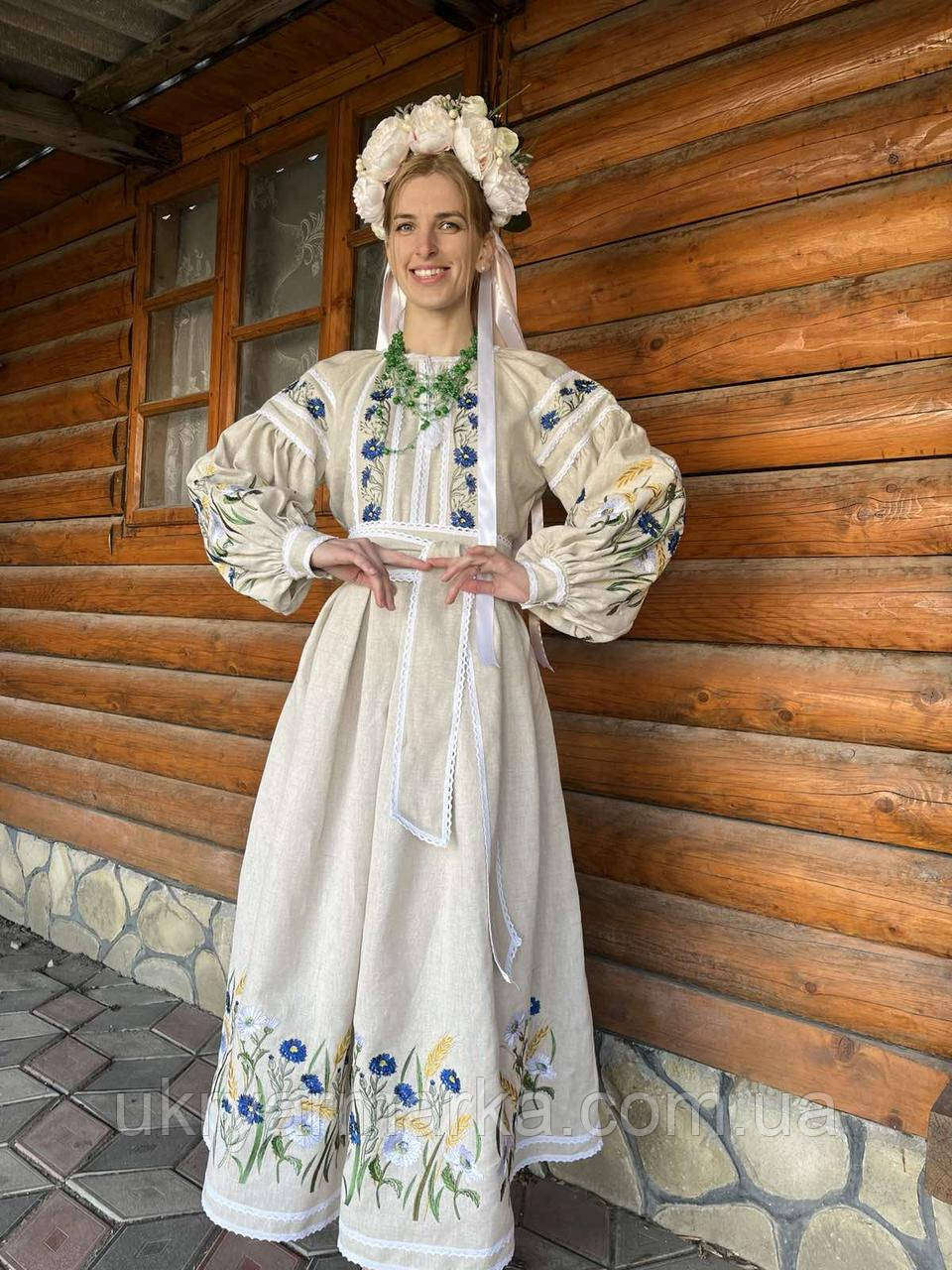 вишита сукня - квітучий орнамент