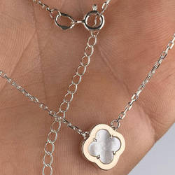 Срібне кольє з золотими накладками з кулоном в формі конюшини з білим каменем (1,1 см) РН-157