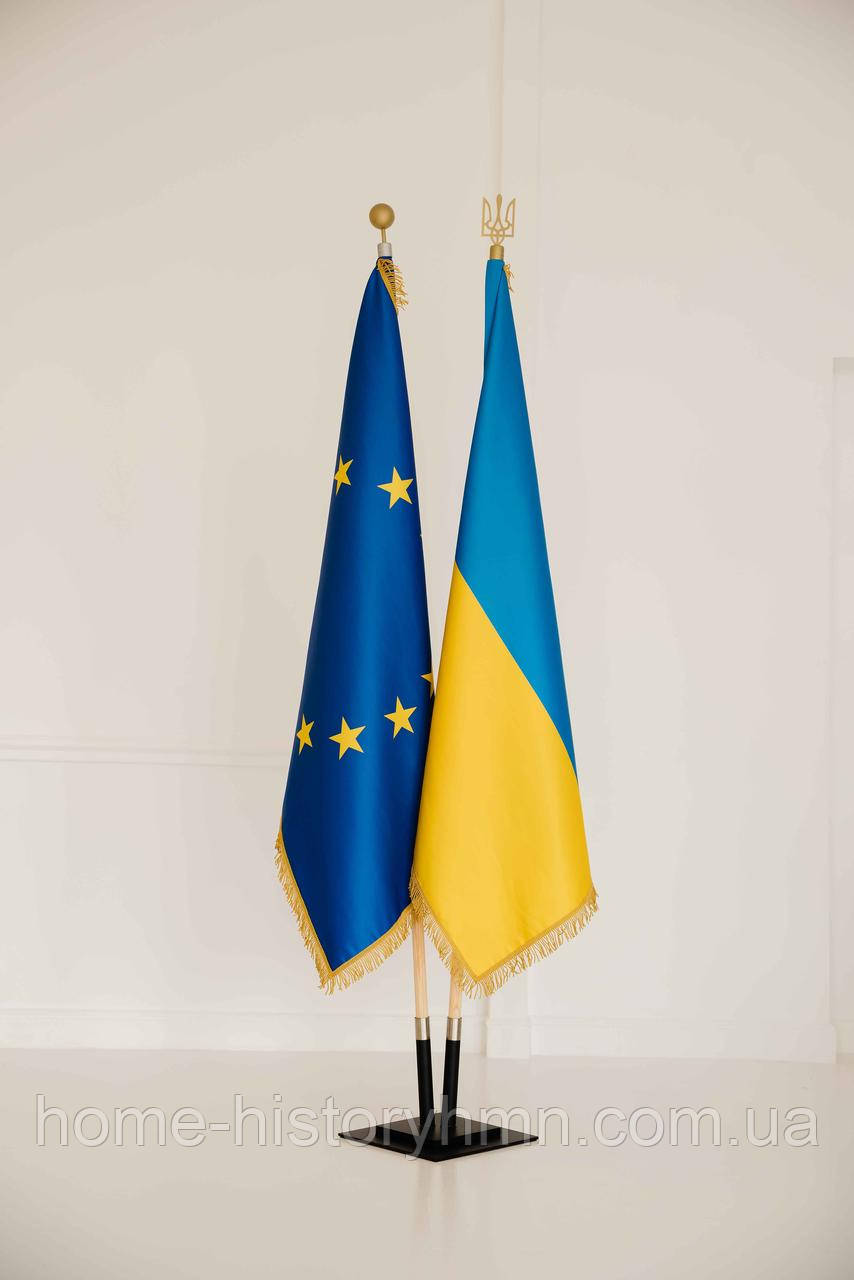 Набір для двох прапорів Україна ЄС, атлас прапор 90х135 см, тримач квадрат, держак 2 м, навершя Тризуб Куля