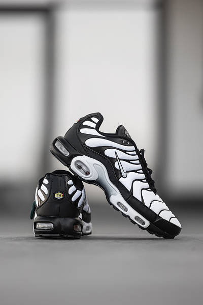 Air max plus white black sales