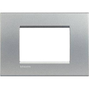 BTicino LivingLight Рамка, 3 модуля, колір алюміній