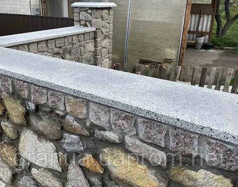 Парапети, кришки та накривки з світлого покостівського граниту 100 х 30 х 3 см (термооброблений)